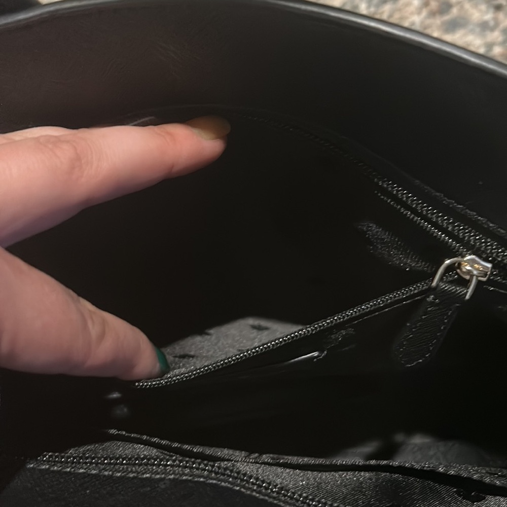 Kate Spade Black and Silver Crossbody Bag with Modern Elegance - Picture 9 of 12